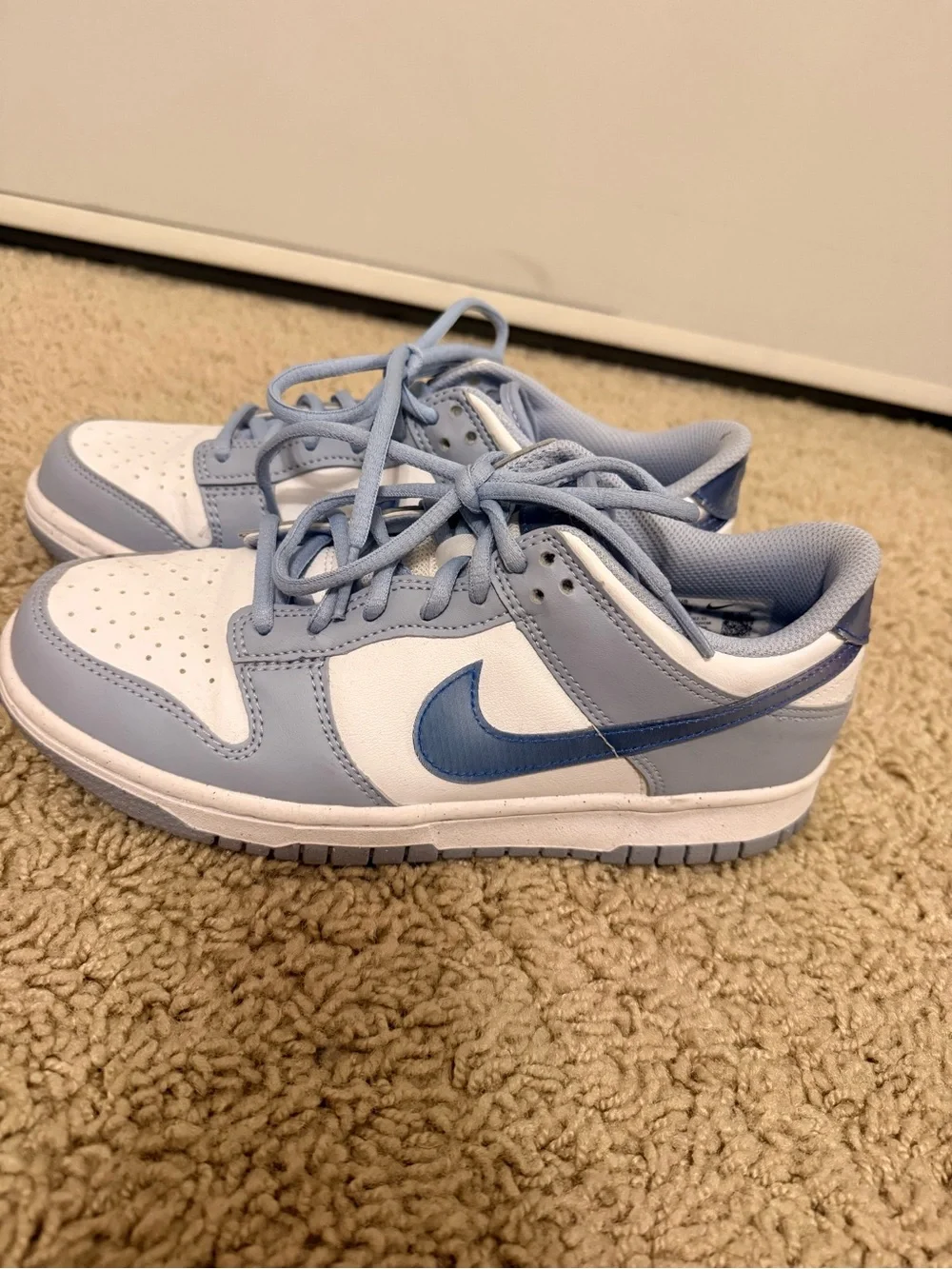Nike Kids Low-Top Sneakers in Light Blue, White and Metallic Blue Accent